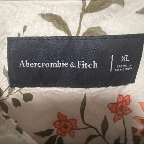 Abercrombie and Fitch- Summer Short Sleeve - Picture 3 of 3